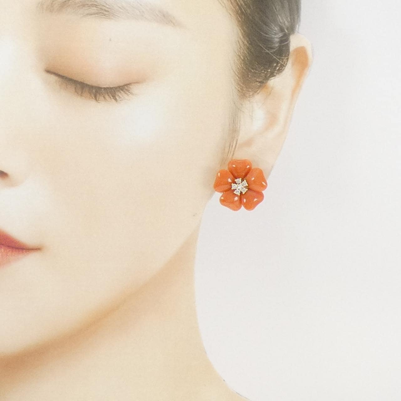 K18YG 花朵珊瑚耳夹