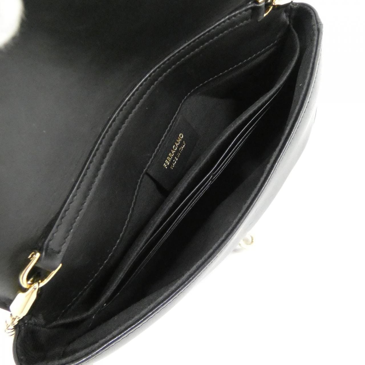 サルヴァトーレフェラガモ 21 8340 ショルダーバッグ