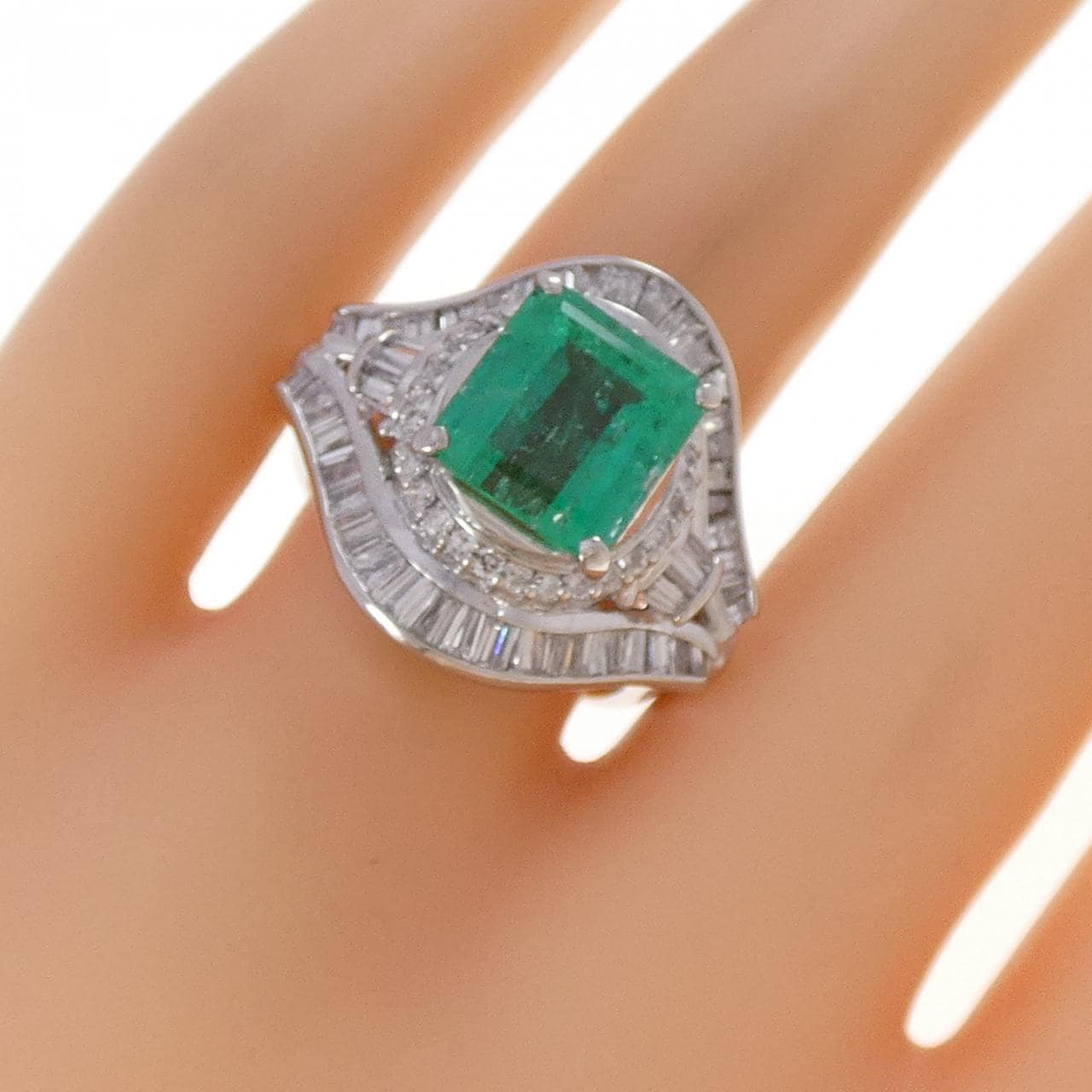 PT900 エメラルド リング 3.34CT