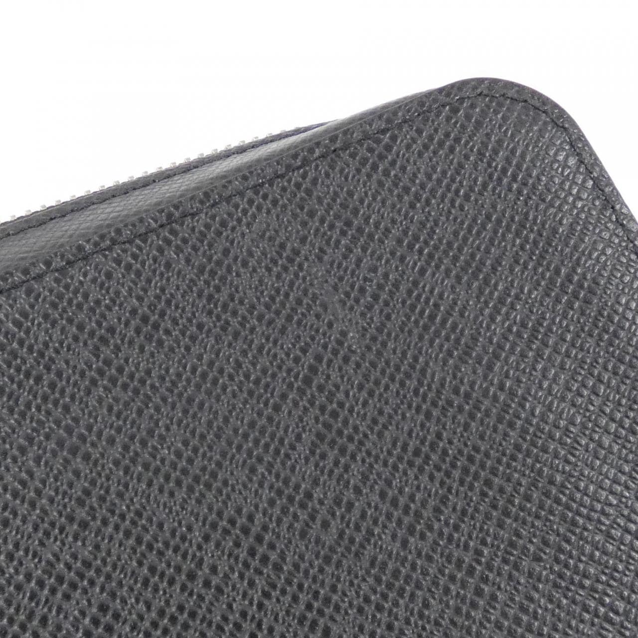 LOUIS VUITTON Taiga Zippy XL M44275 Wallet