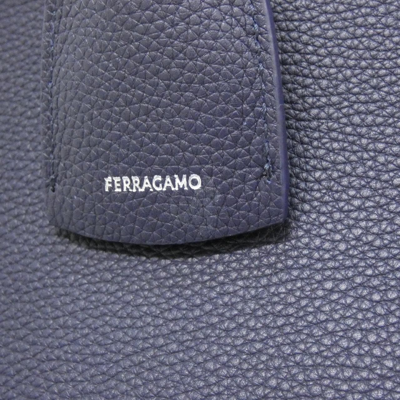 サルヴァトーレフェラガモ HUG 24 1683 バッグ