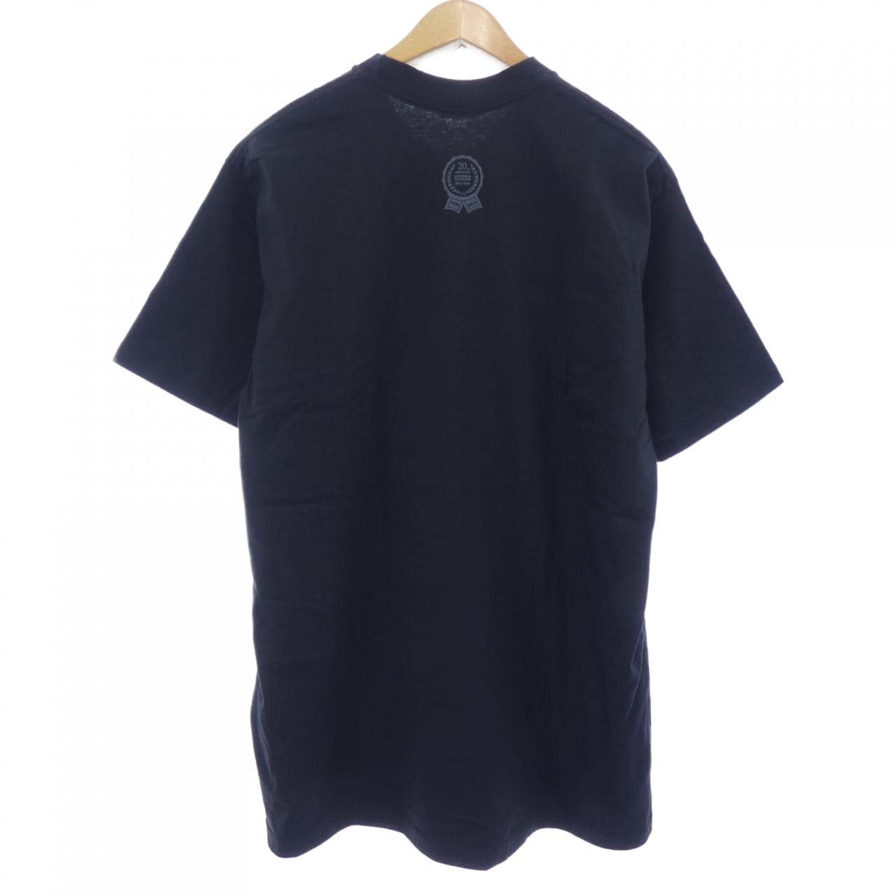 SUPREME 30週年紀念首款T卹