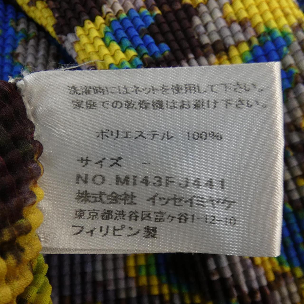 ミーイッセイミヤケ me ISSEY MIYAKE トップス