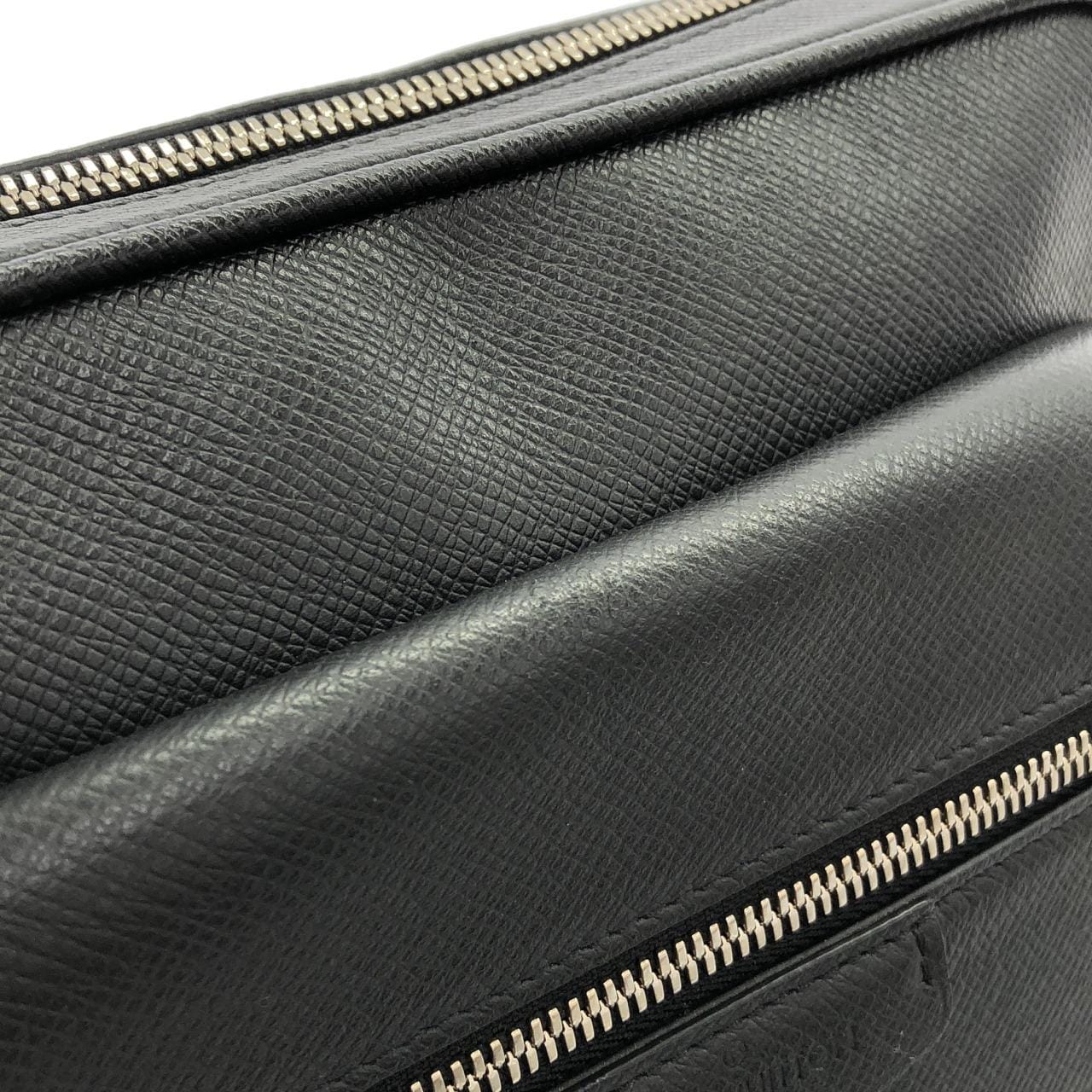 ルイヴィトン タイガ バムバッグ アウトドア M33438 ショルダーバッグ