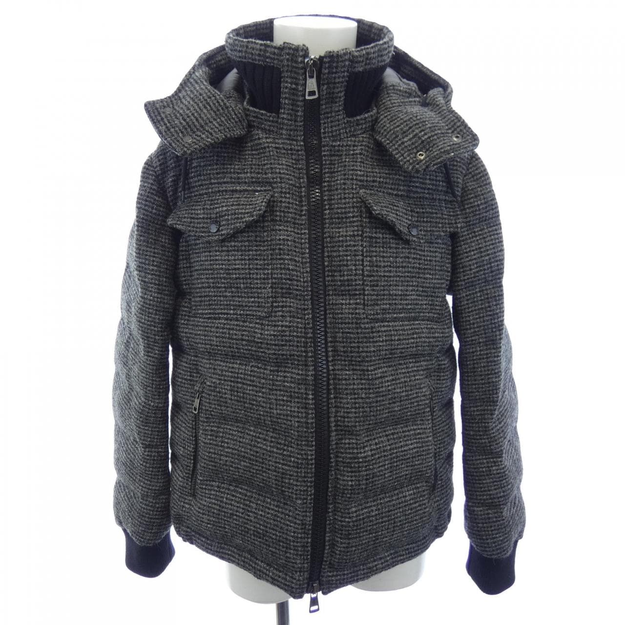 モンクレール MONCLER ダウンジャケット