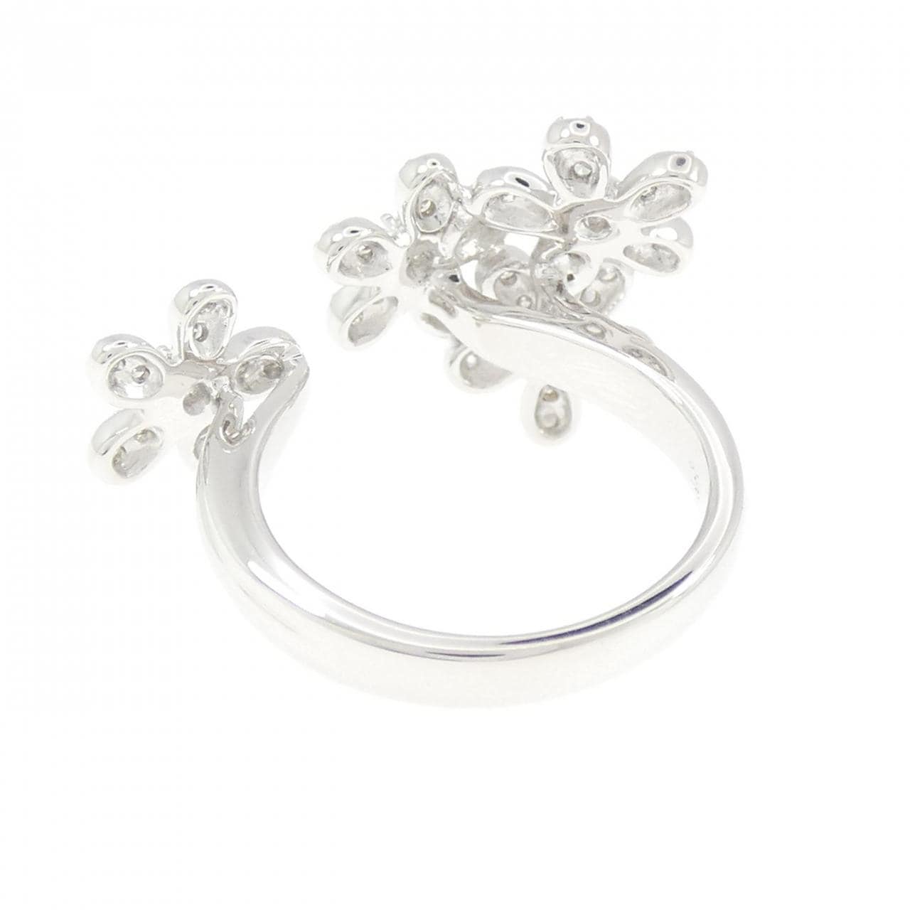 750WG フラワー ダイヤモンド リング 0.65CT