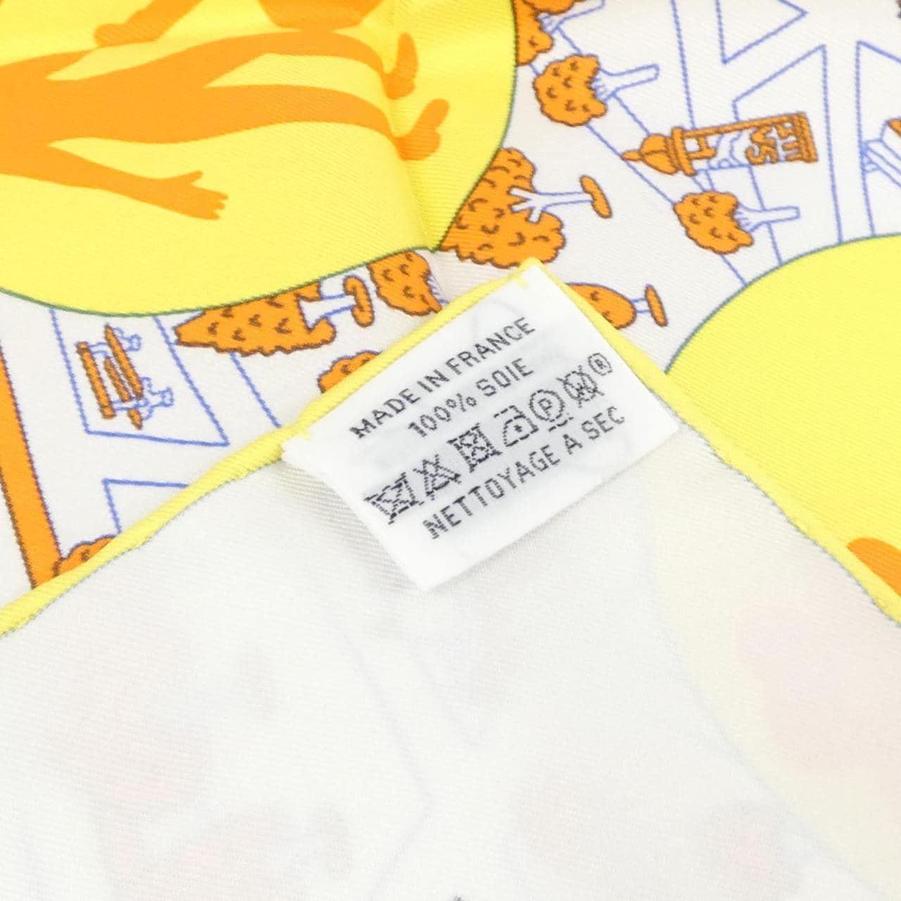 エルメス LES NOUVEAUX AMOUREUX DE PARIS カレ スカーフ