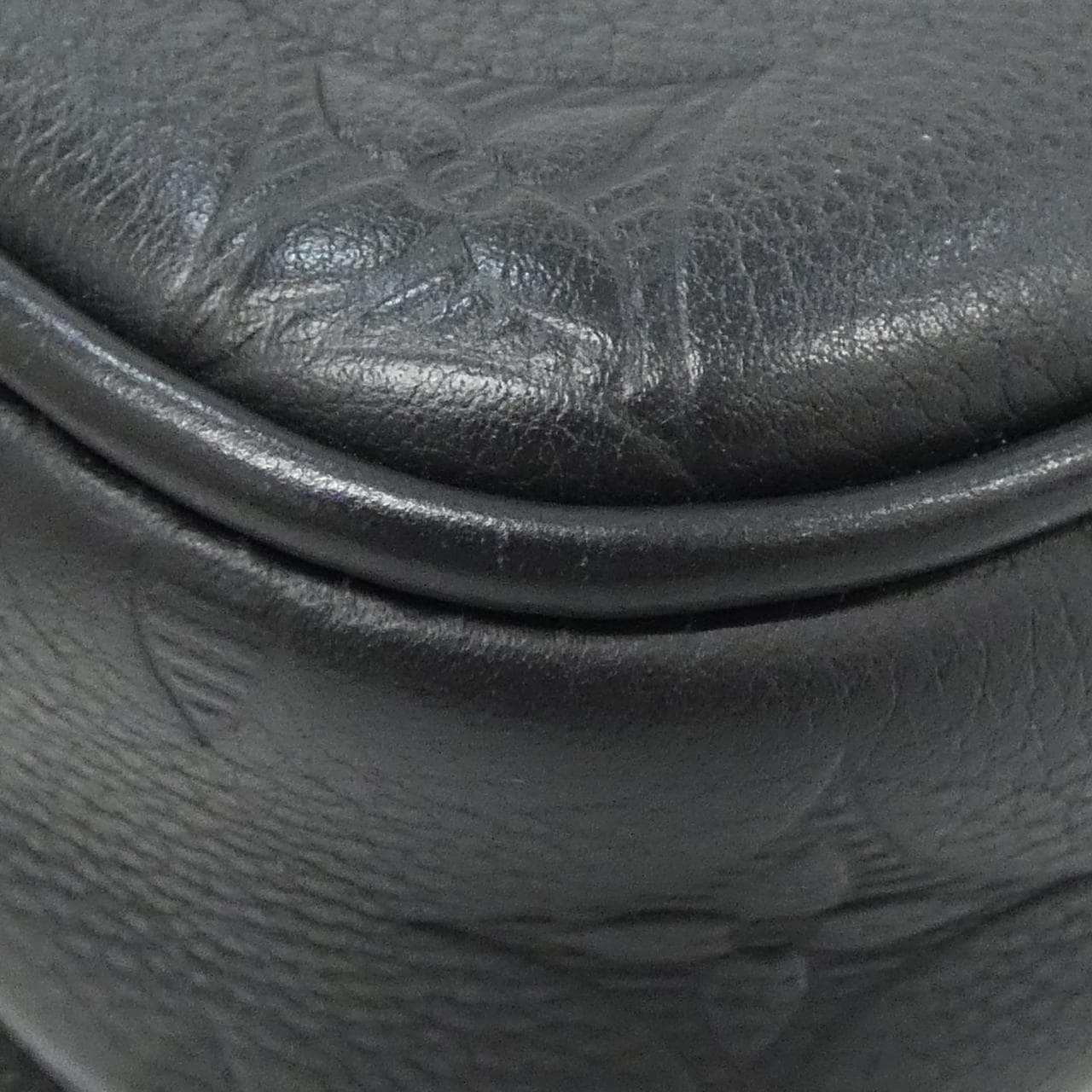 ルイヴィトン モノグラム シャドウ アルファ ウェアラブル ウォレット M82544 ショルダーバッグ