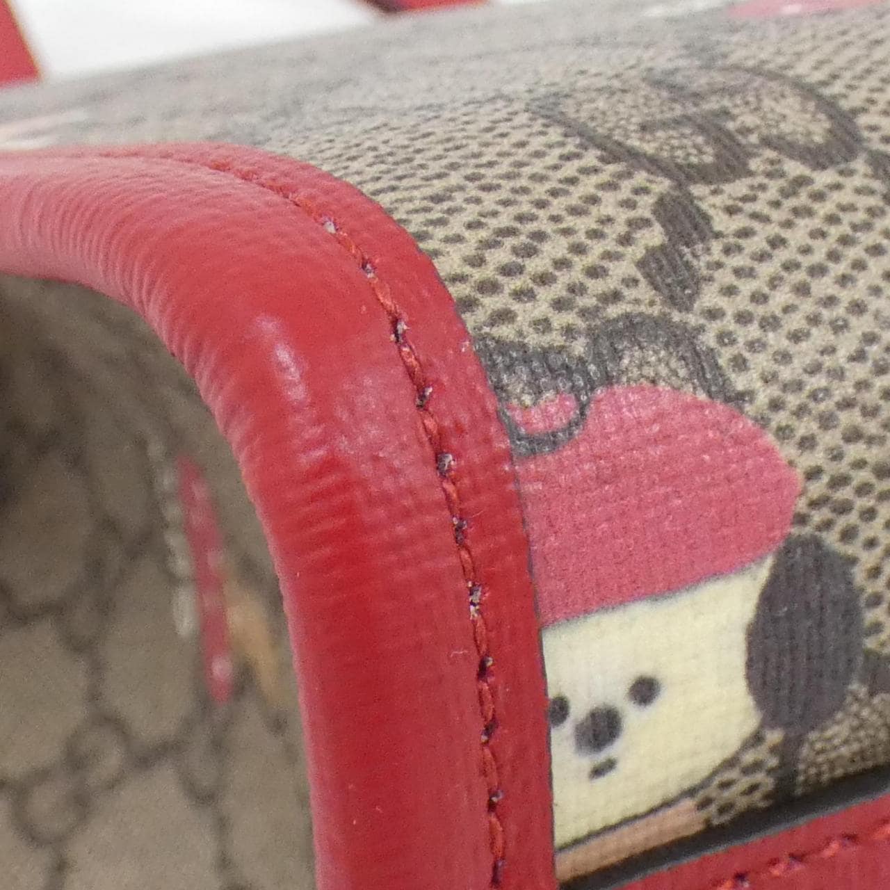 Gucci CHILDRENS 605614 FADWJ包