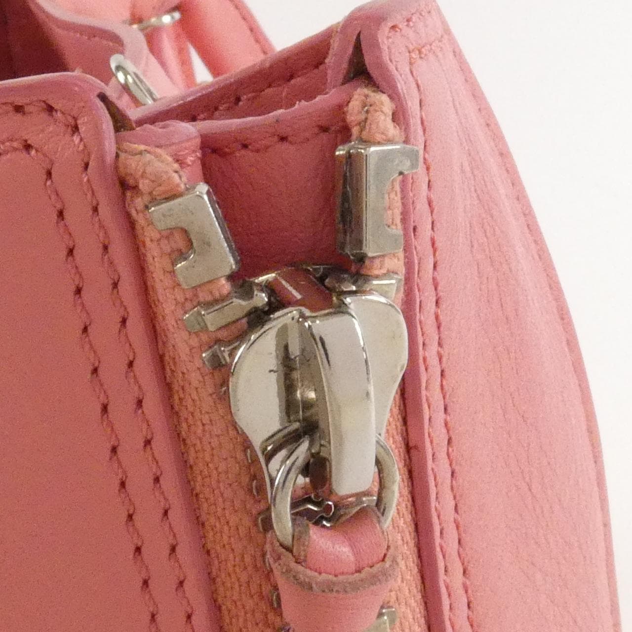 バレンシアガ MINI PAPIER A4 305572 DBC6N バッグ