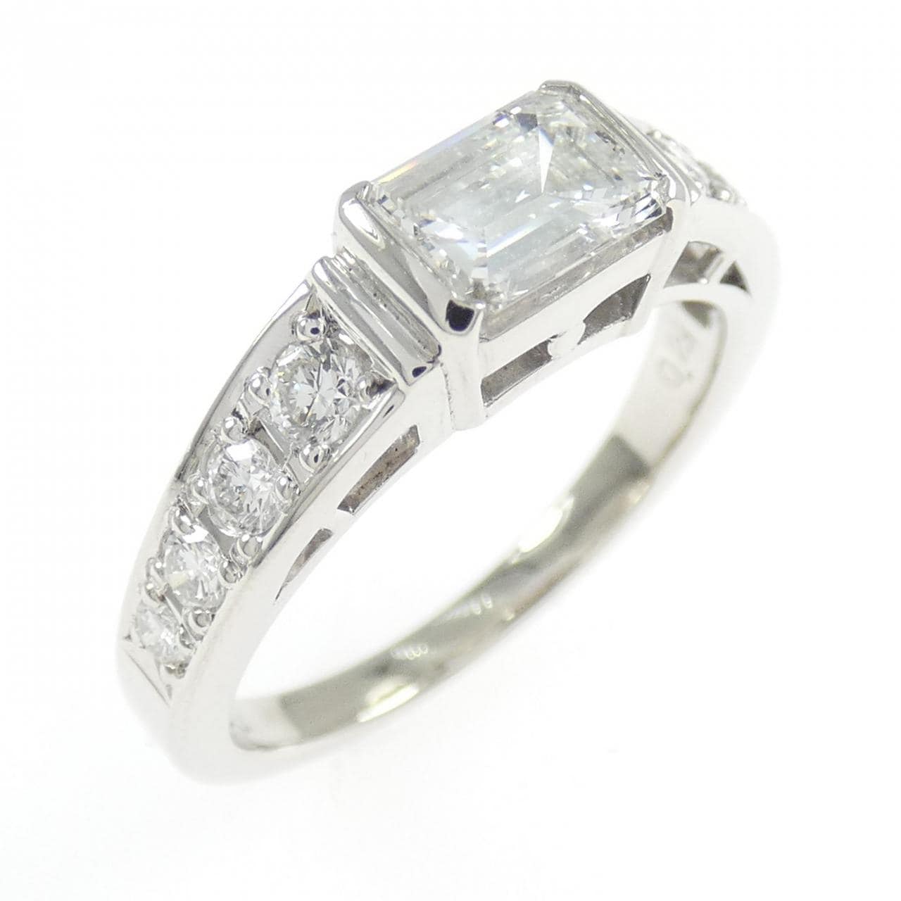 PT900鑽石戒指，0.553克拉