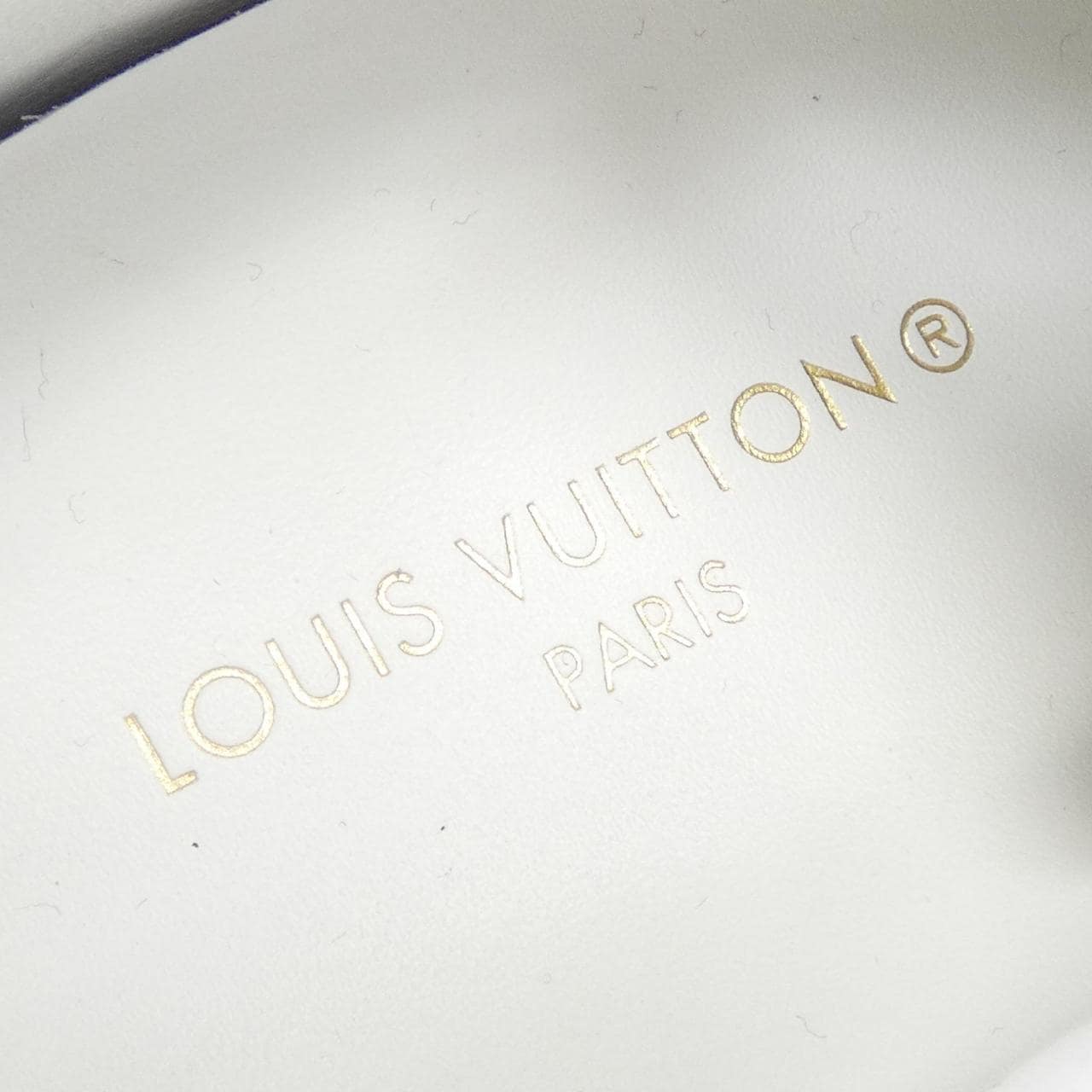 ルイヴィトン LOUIS VUITTON ストラス パヴェセッティング LVイニシャル タイムアウトライン スニーカー