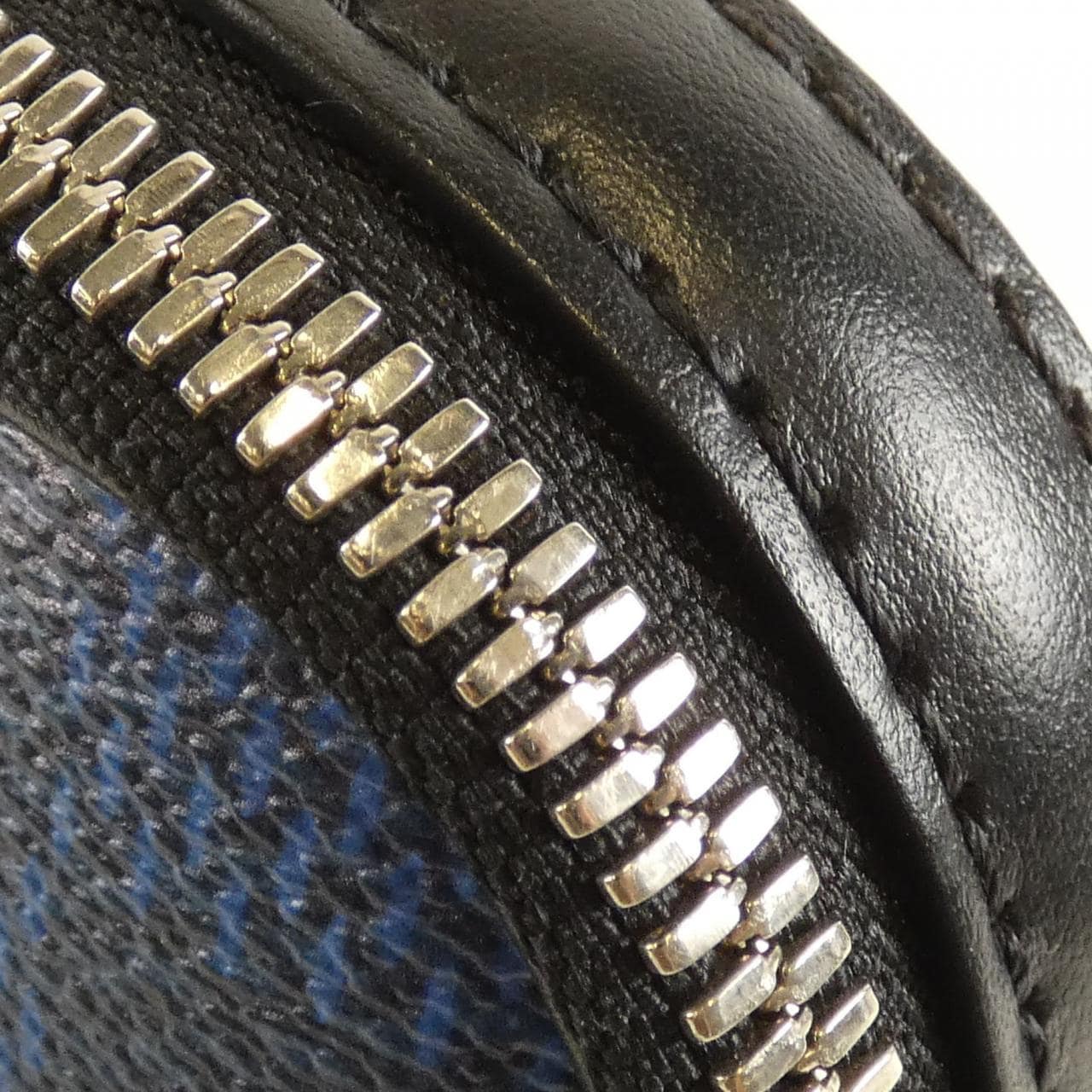 ルイヴィトン ダミエ グラフィット 3D アマゾン スリングバッグ N50011 ショルダーバッグ