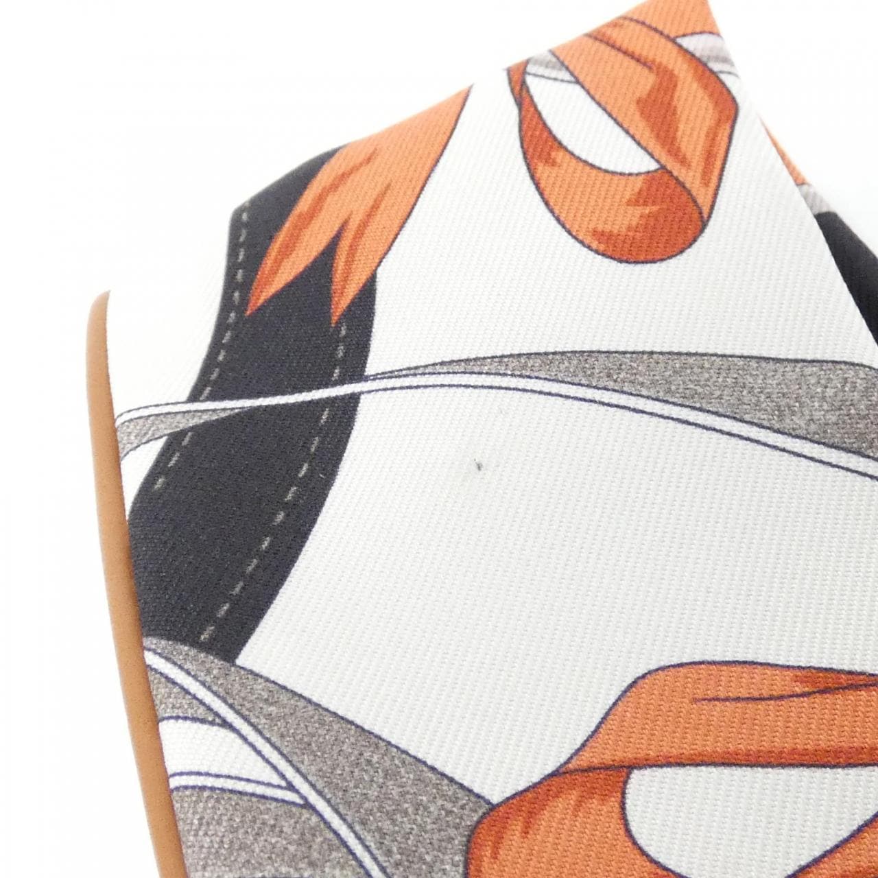 エルメス LA PROMENADE DU MAIN FOEVER ツイリー 064289S スカーフ