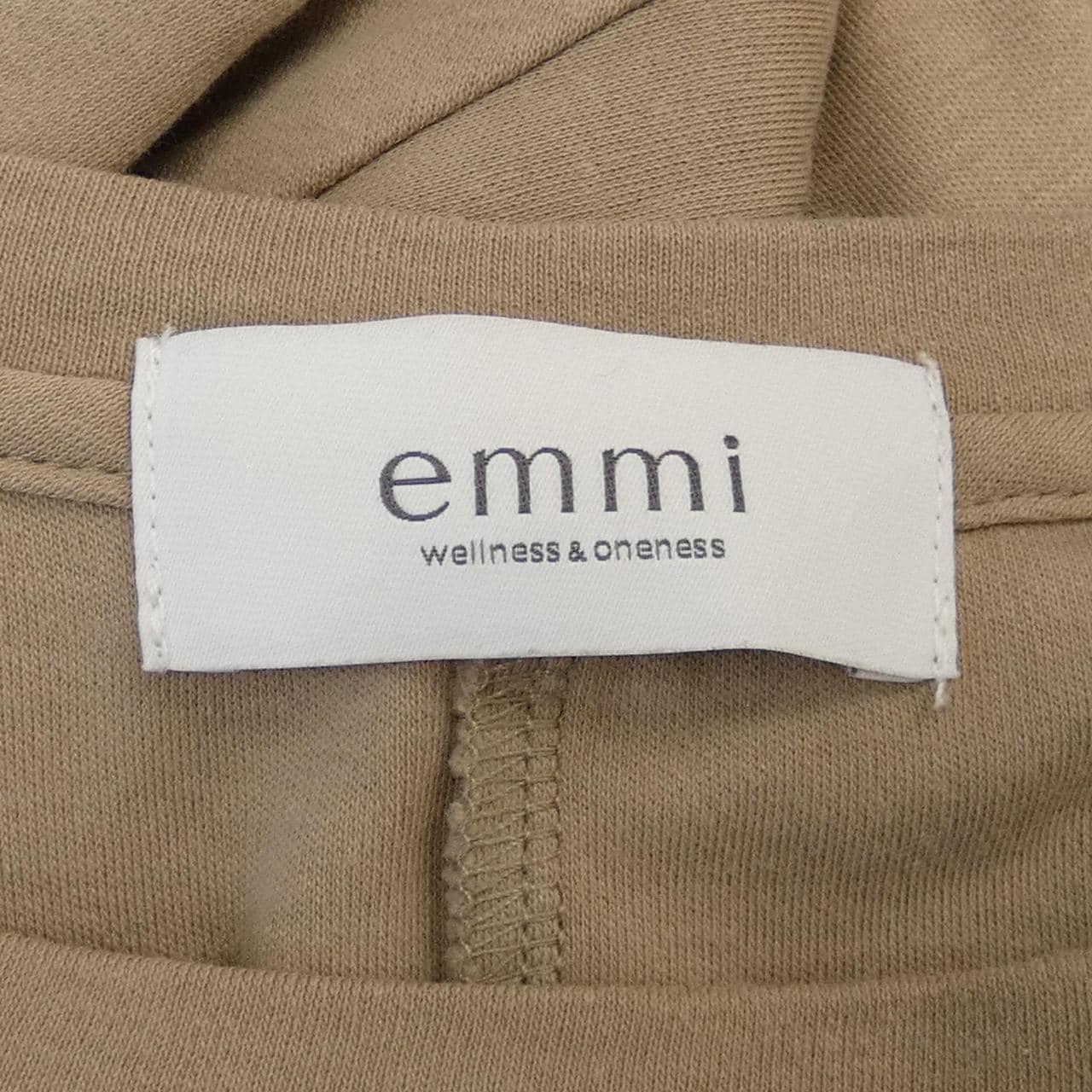 エミ emmi ワンピース