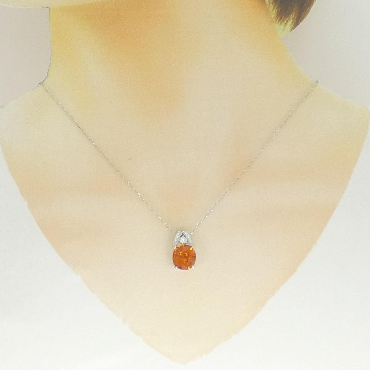 PT900/PT850石榴石项链 5.63克拉