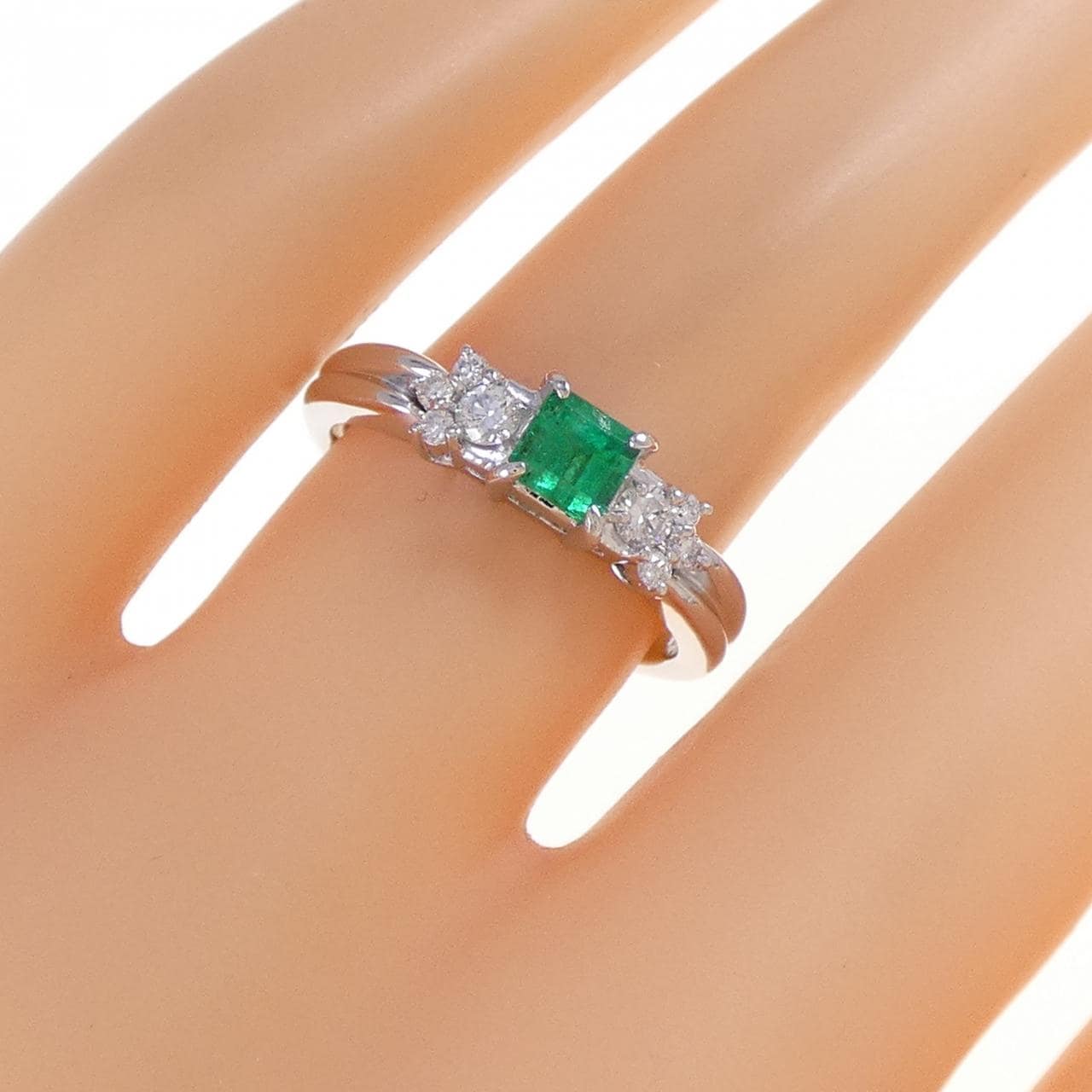 PT900 エメラルド リング 0.34CT
