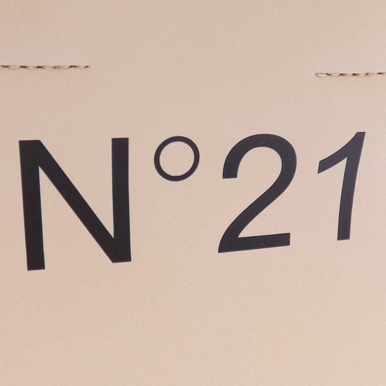 ヌメロヴェントゥーノ N°21 BAG