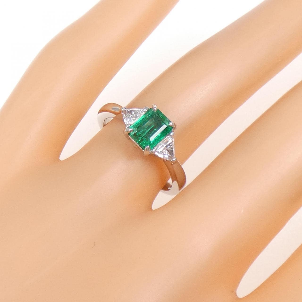 PT900 エメラルド リング 0.88CT