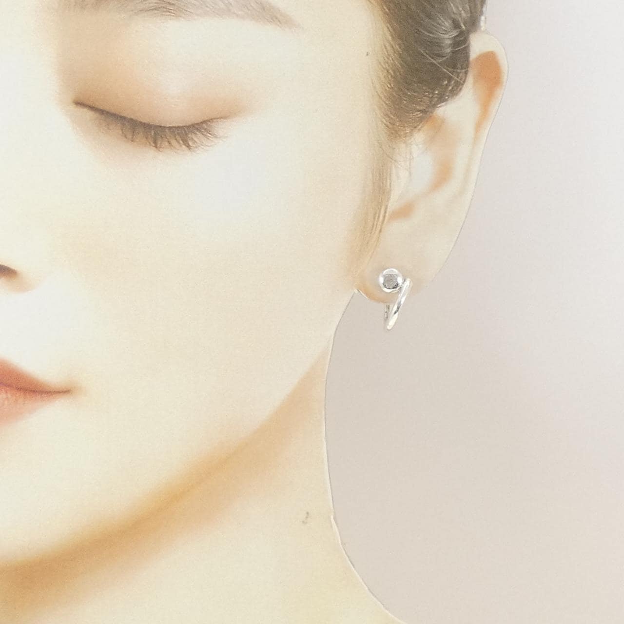 ロエベ アナグラム ペブル ピアス