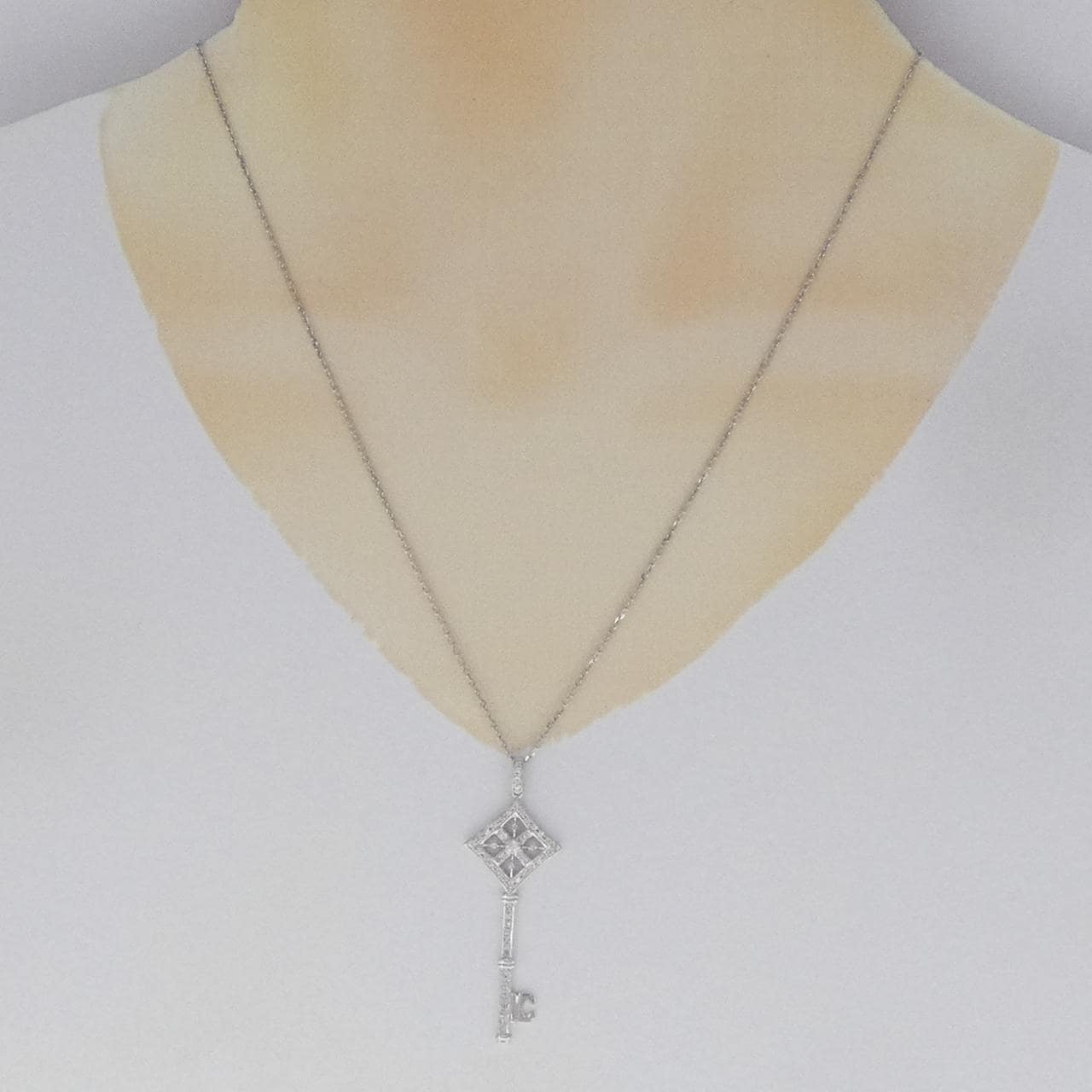 K18WG キー ダイヤモンド ネックレス 0.30CT