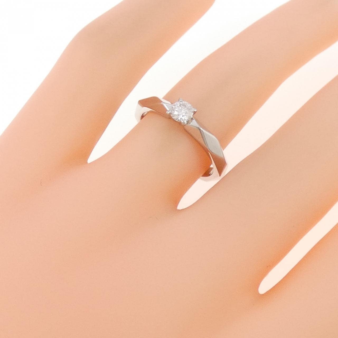 ブシュロン ファセット ソリテール リング