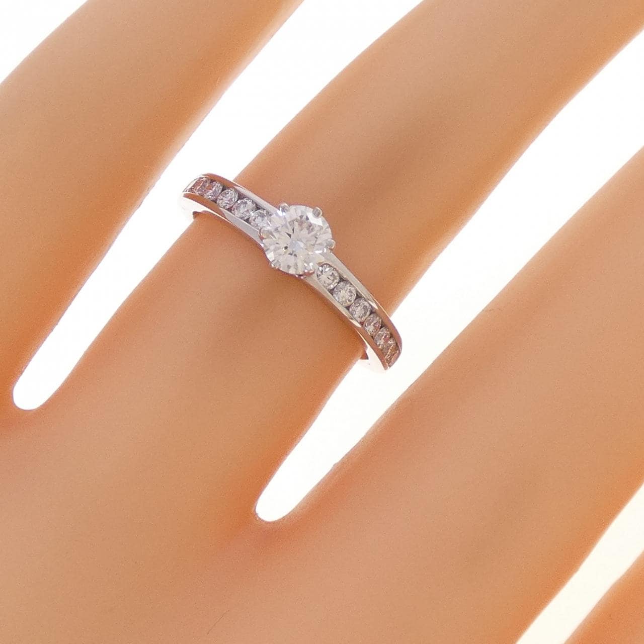 ティファニー ソリティア チャネルセッティング リング 0.30CT