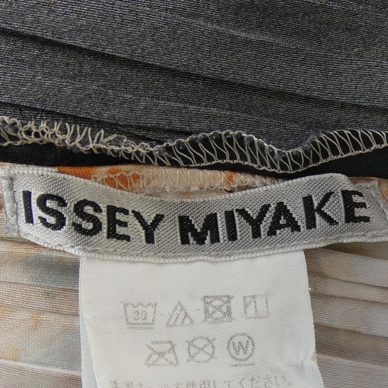 イッセイミヤケ ISSEY MIYAKE IM31FH679 ワンピース