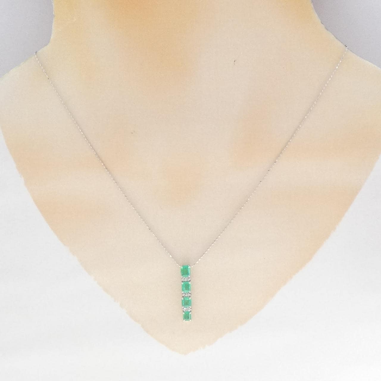K18WG エメラルド ネックレス 0.93CT