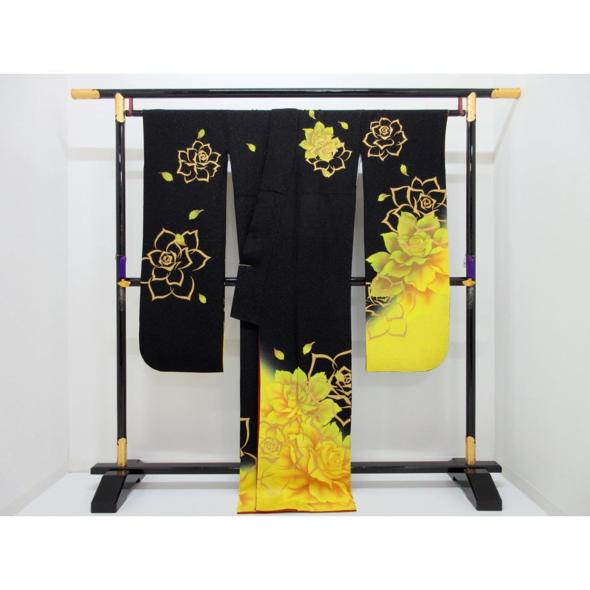 Long-sleeved kimono with silver-threaded gradation dyeing and gold-leaf Yuzen processing