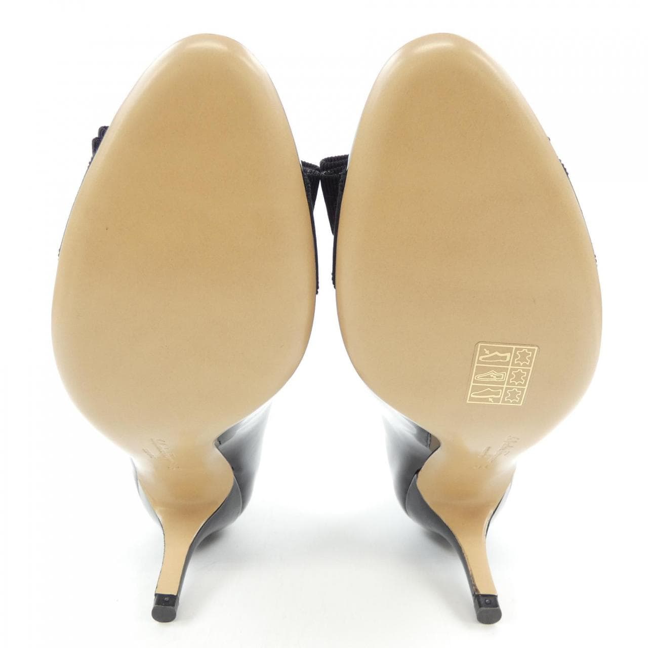 サルヴァトーレフェラガモ SALVATORE FERRAGAMO パンプス