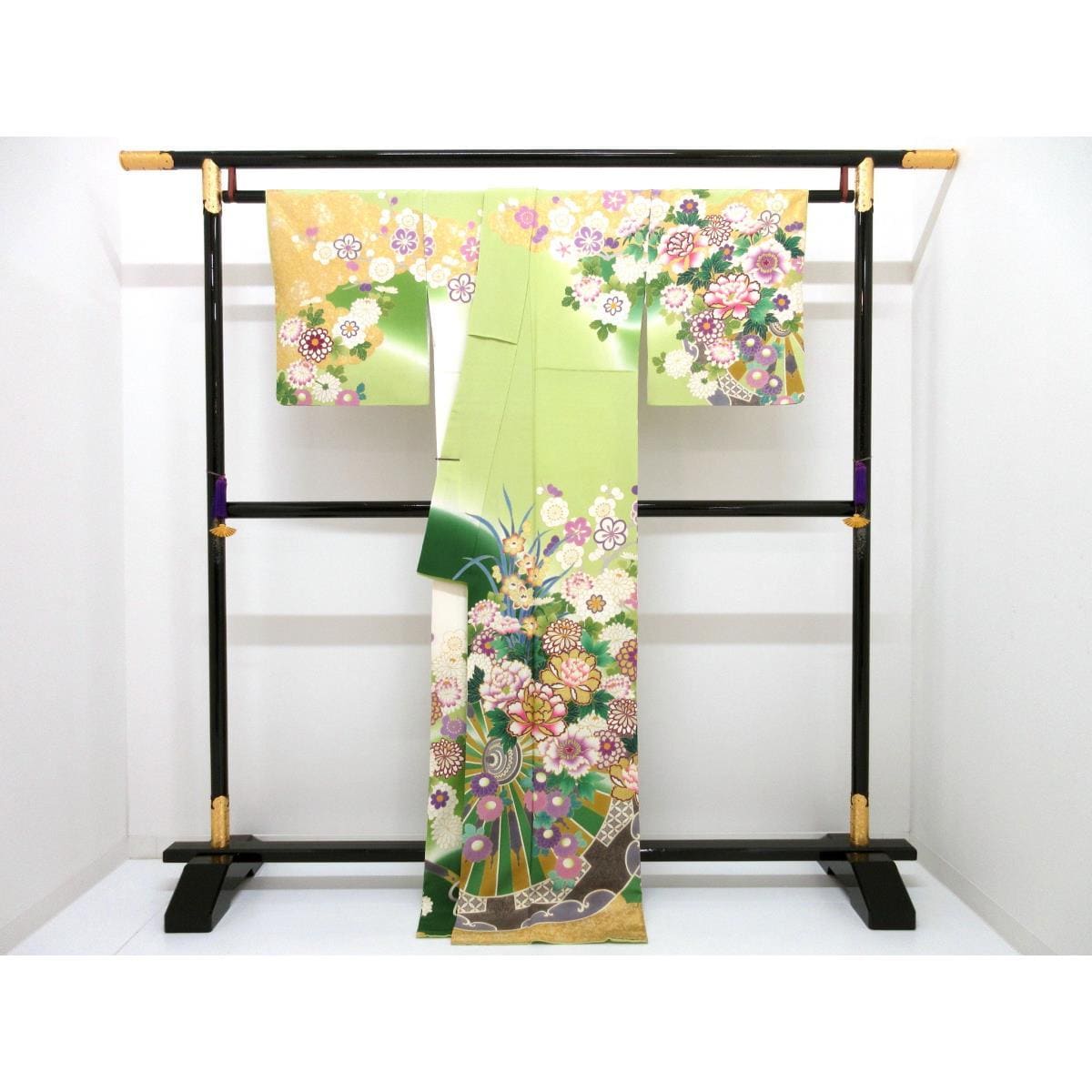 訪問着　友禅金彩加工　刺繍入り