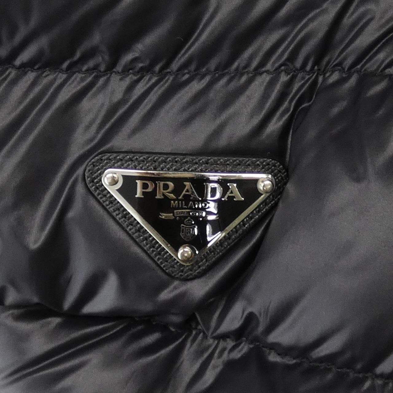 プラダ PRADA トライアングルロゴ SGA654 R142 AR0 ダウンジャケット
