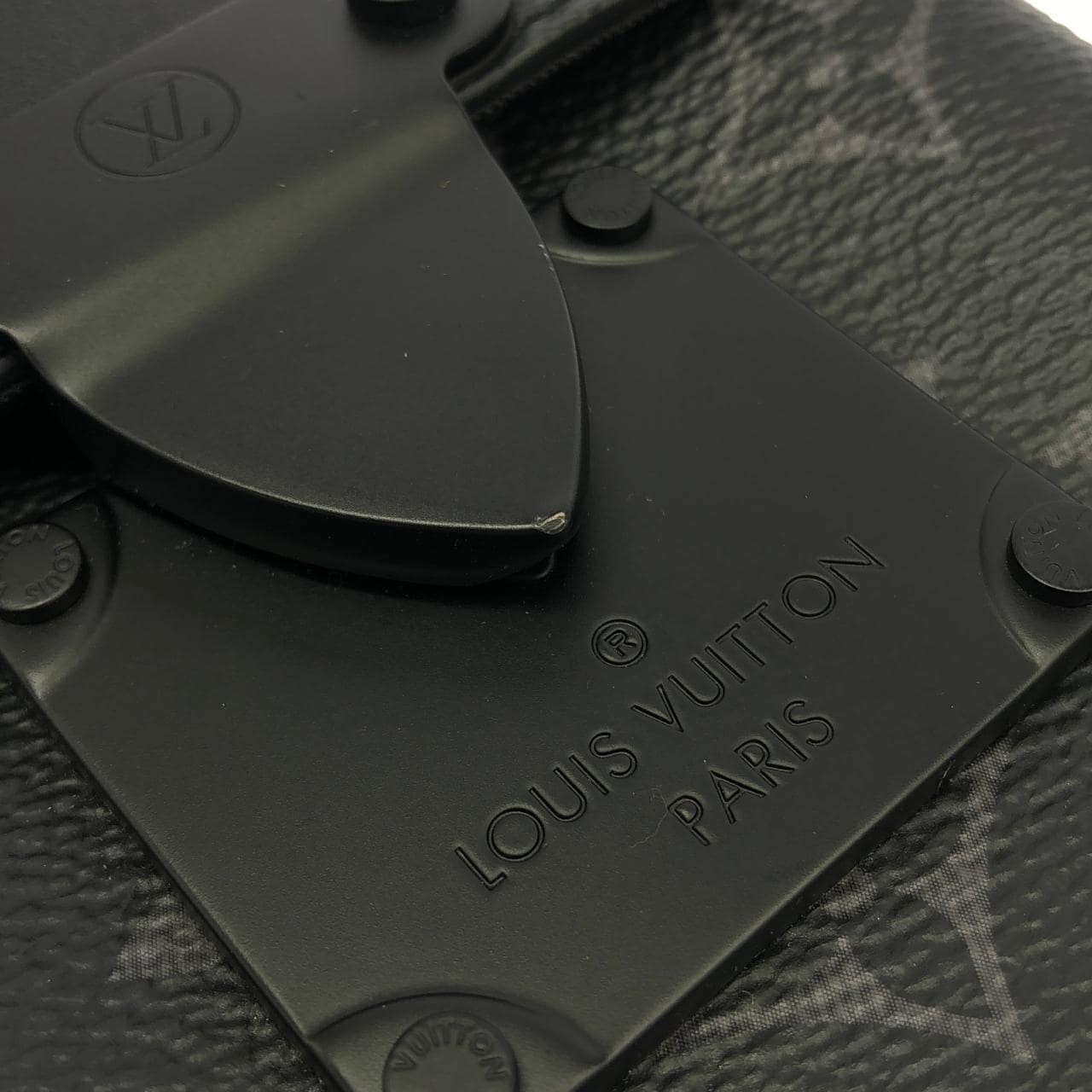 ルイヴィトン モノグラム エクリプス Sロック ヴェルティカル ウエアラブル ウォレット M82252 ショルダーバッグ