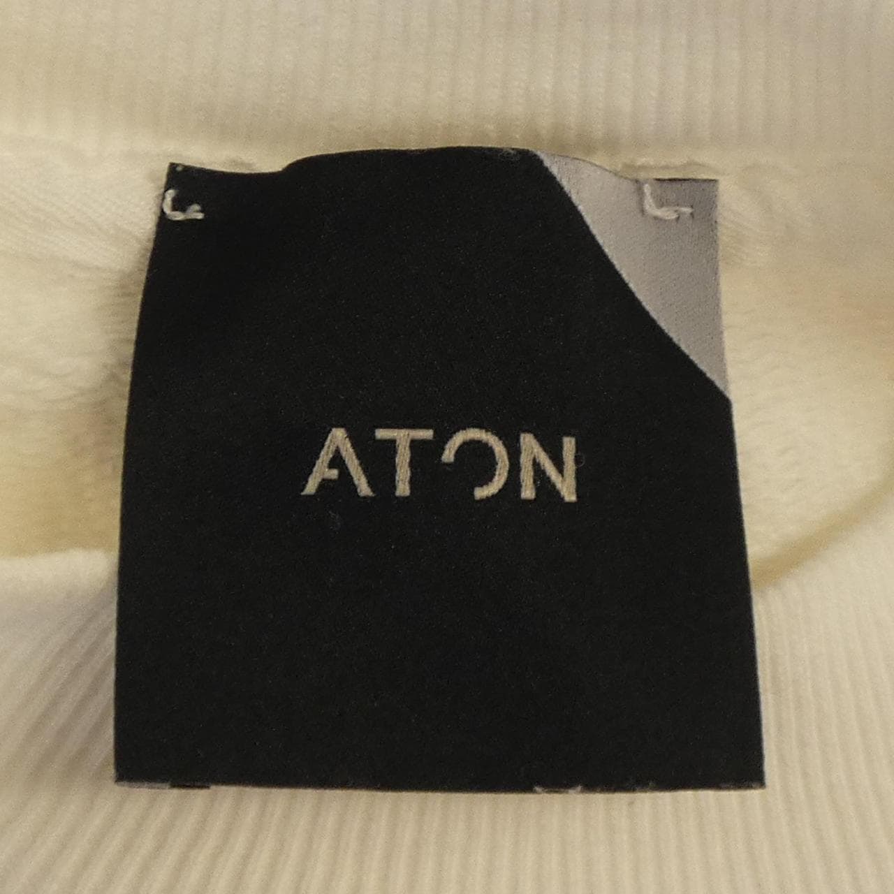 エイトン ATON スウェット