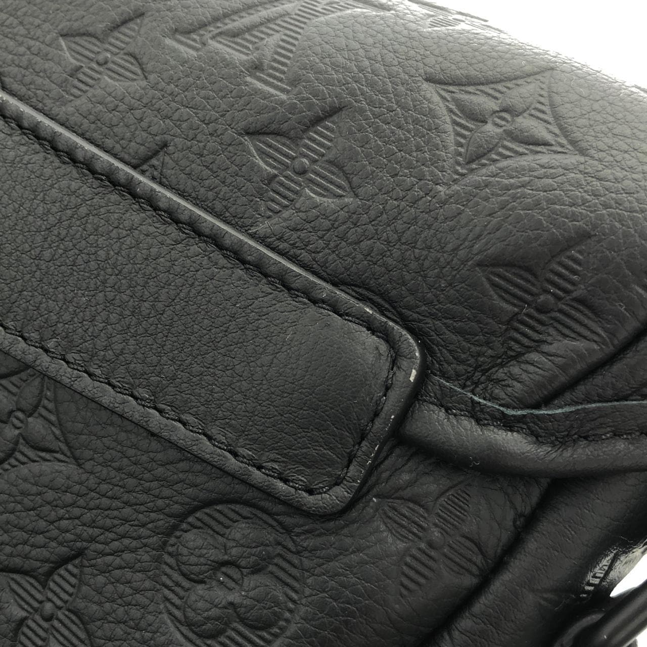 ルイヴィトン モノグラム シャドウ メッセンジャー ヴォワヤージュ PM M25121 ショルダーバッグ