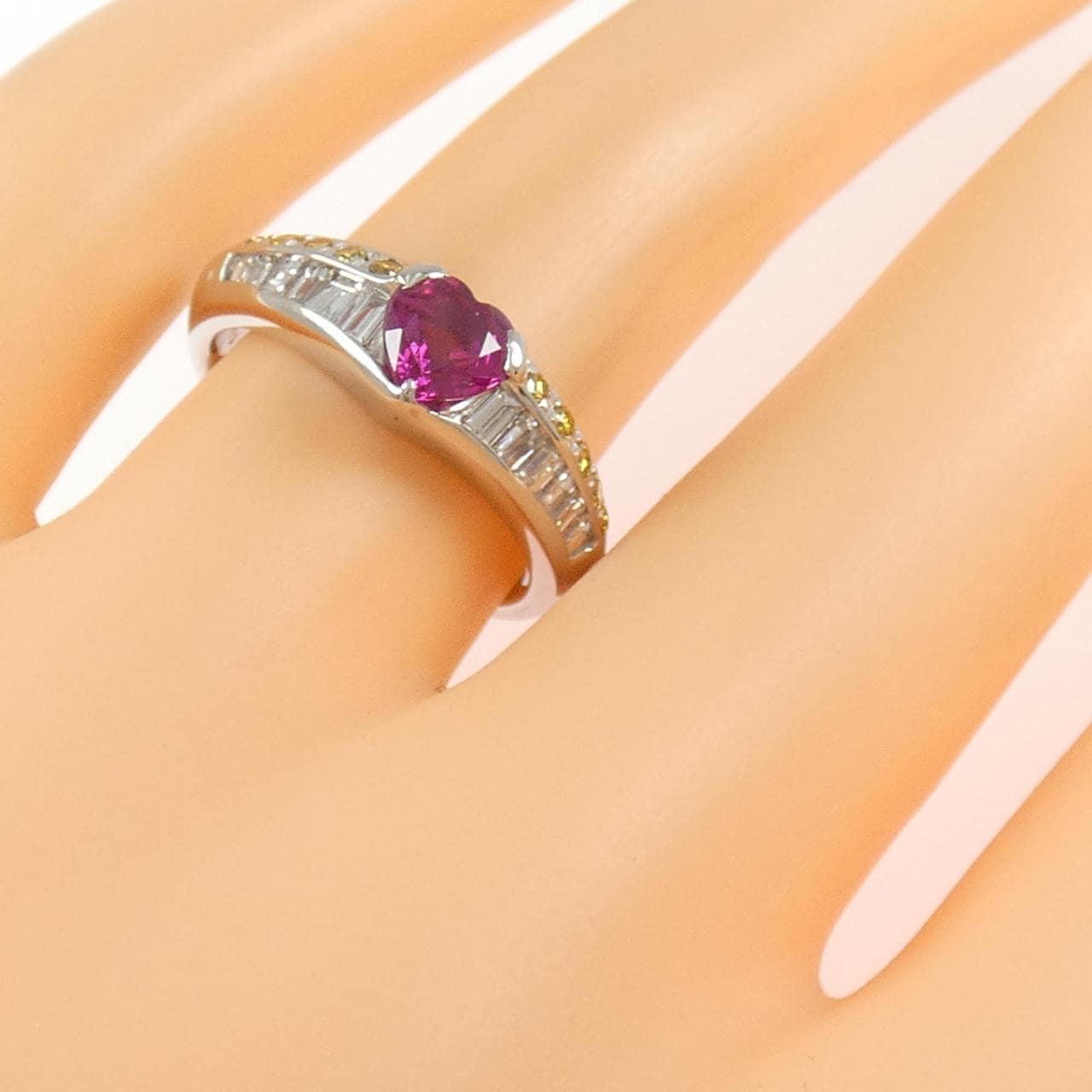 PT900 ハート ルビー リング 0.67CT