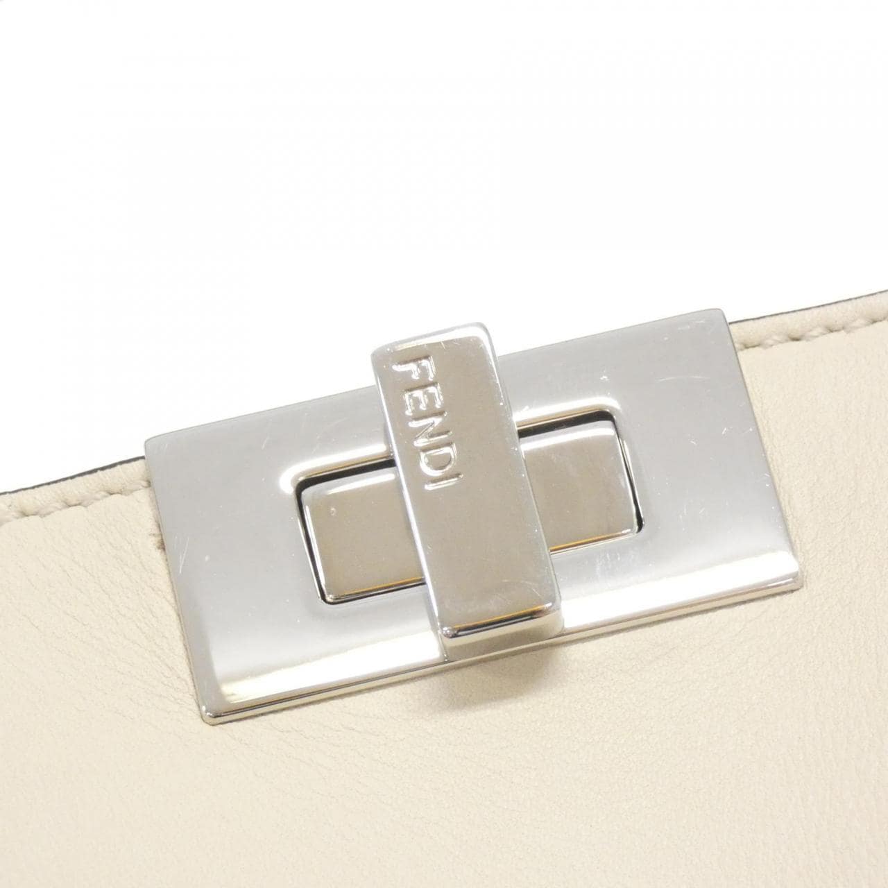 FENDI Peekaboo Essential 8BN302 SMQ 包