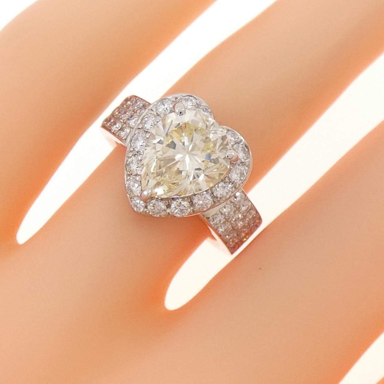 PT900 ダイヤモンド リング 2.507CT LY SI2 ファンシーカット
