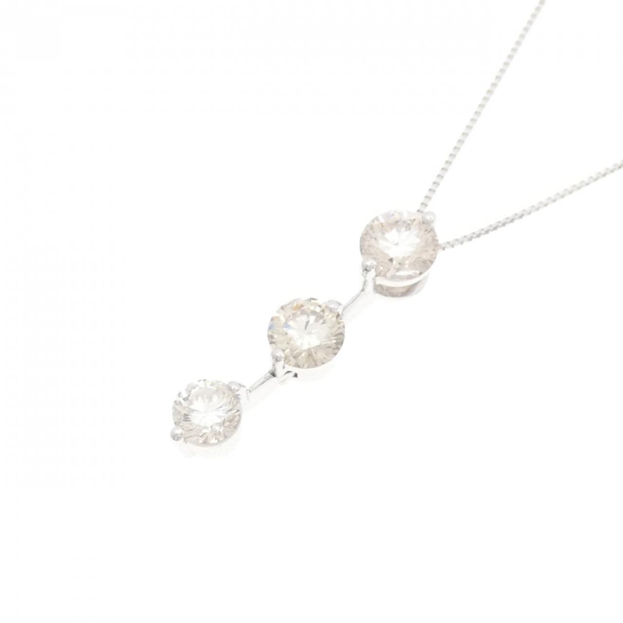 K18WG スリーストーン ダイヤモンド ネックレス 1.36CT