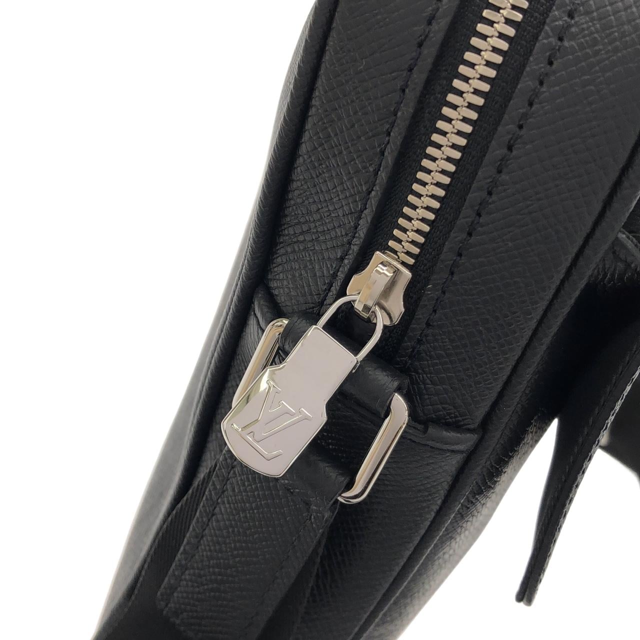 ルイヴィトン タイガ アレックス メッセンジャー M30260 ショルダーバッグ