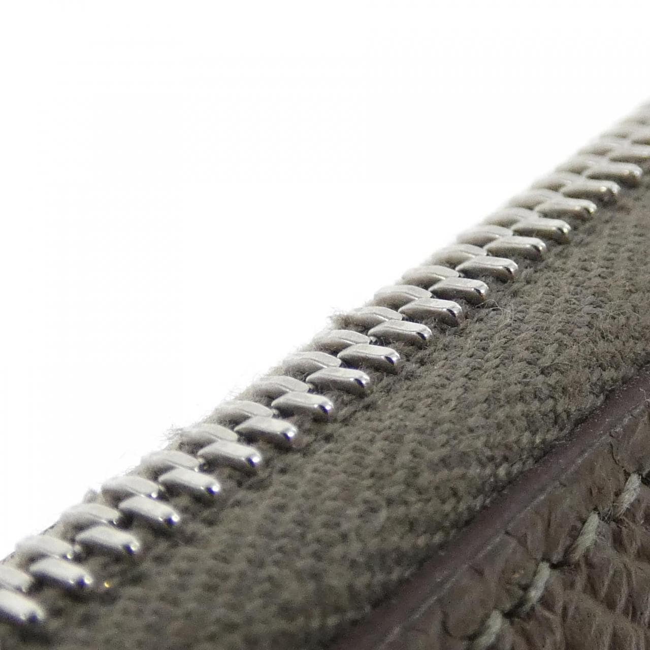 エルメス EN LIBERTE シルク イン コンパクト 084266CK 財布