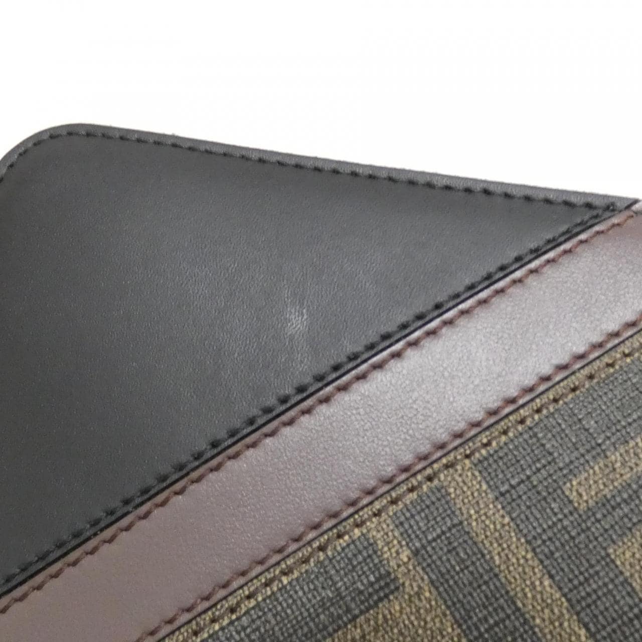 フェンディ 7M0210 A9XS 財布