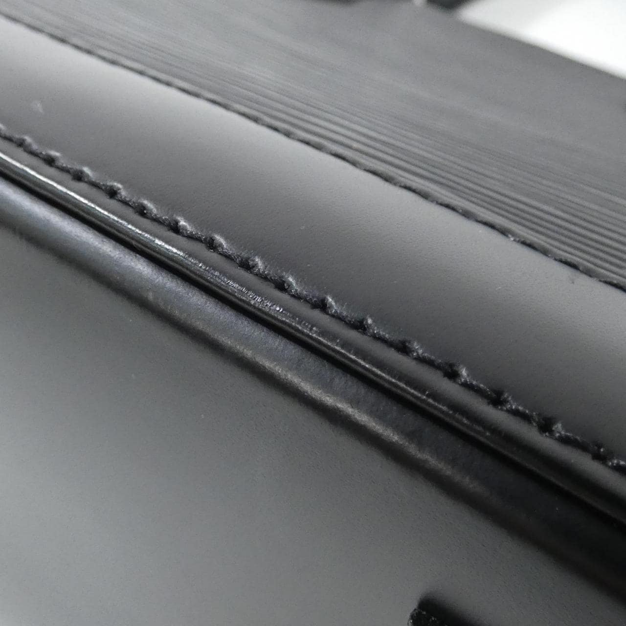 ルイヴィトン エピ アルマBB M24645 バッグ