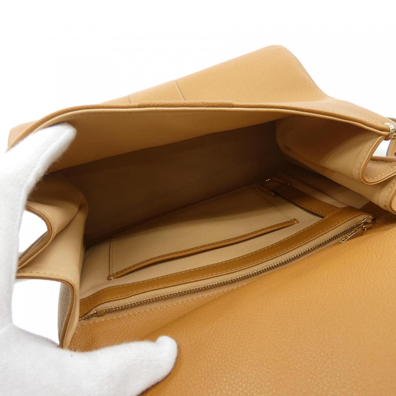 德爾沃DELVAUX