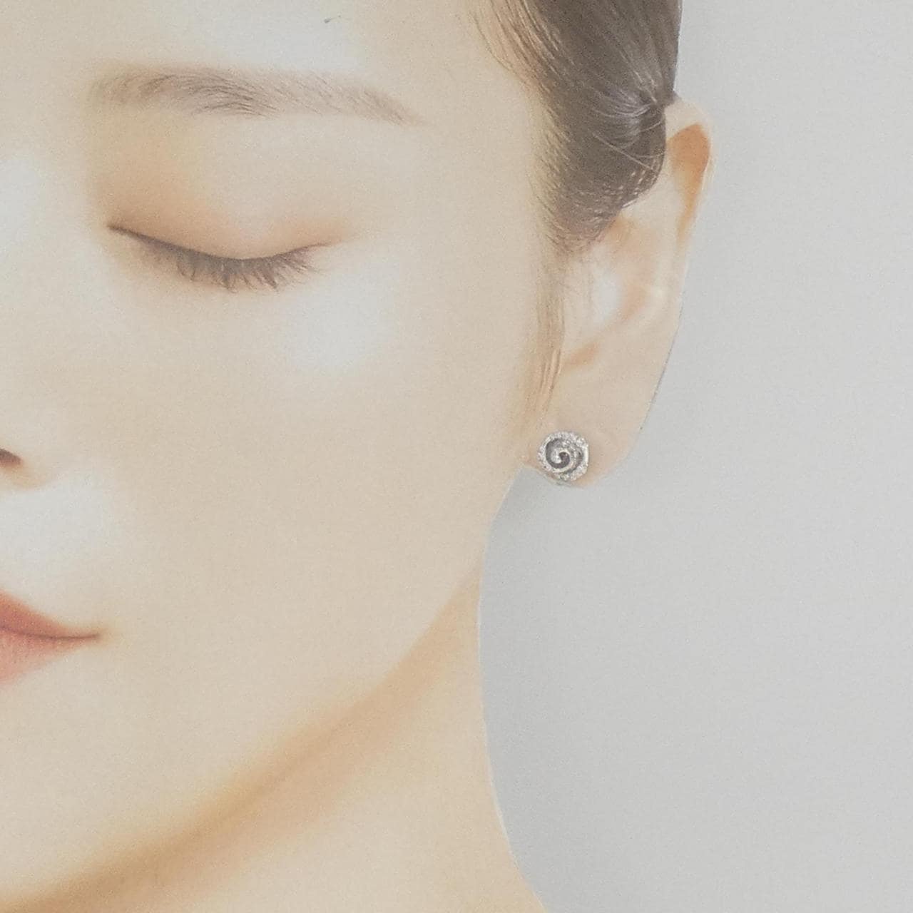 750WG/K18WG Rose Diamond Earrings