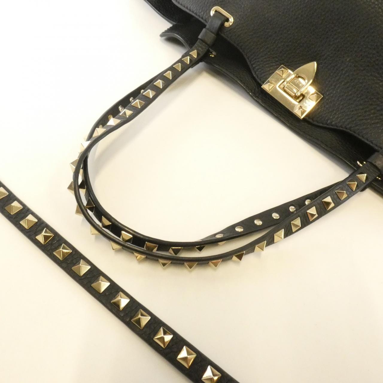 ヴァレンティノガラヴァーニ バッグ