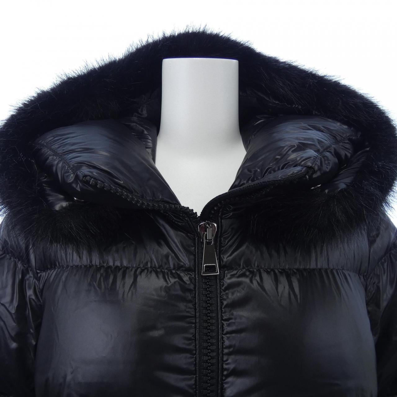 モンクレール MONCLER ダウンジャケット