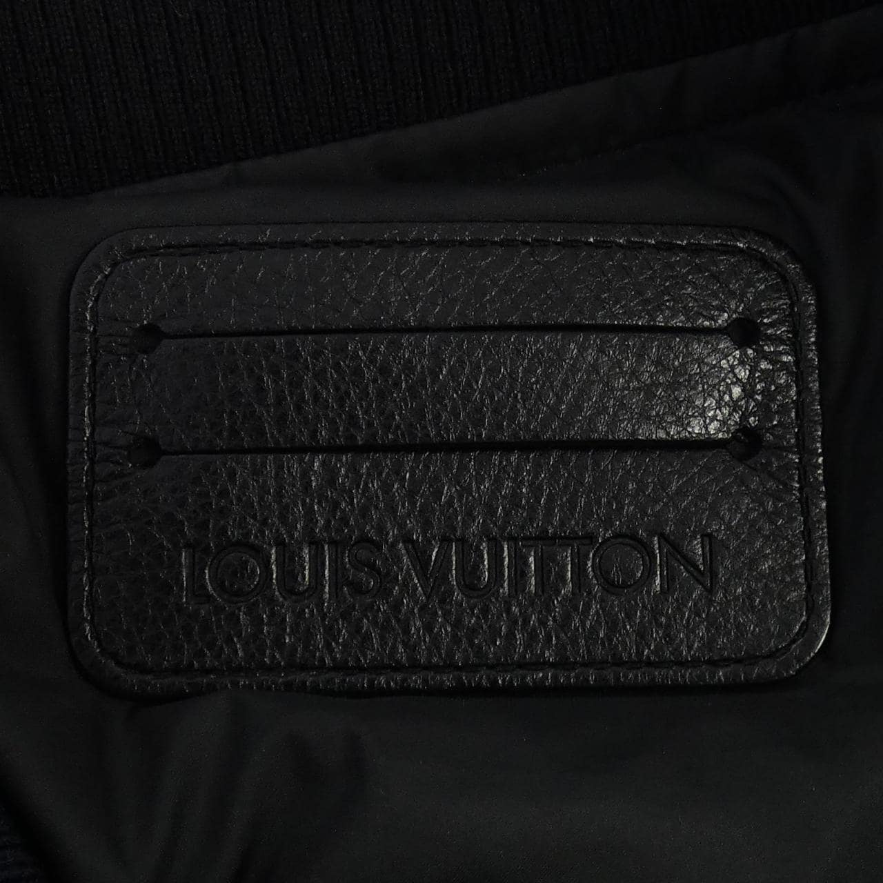 ルイヴィトン LOUIS VUITTON HFB47WGHK ダウンジャケット