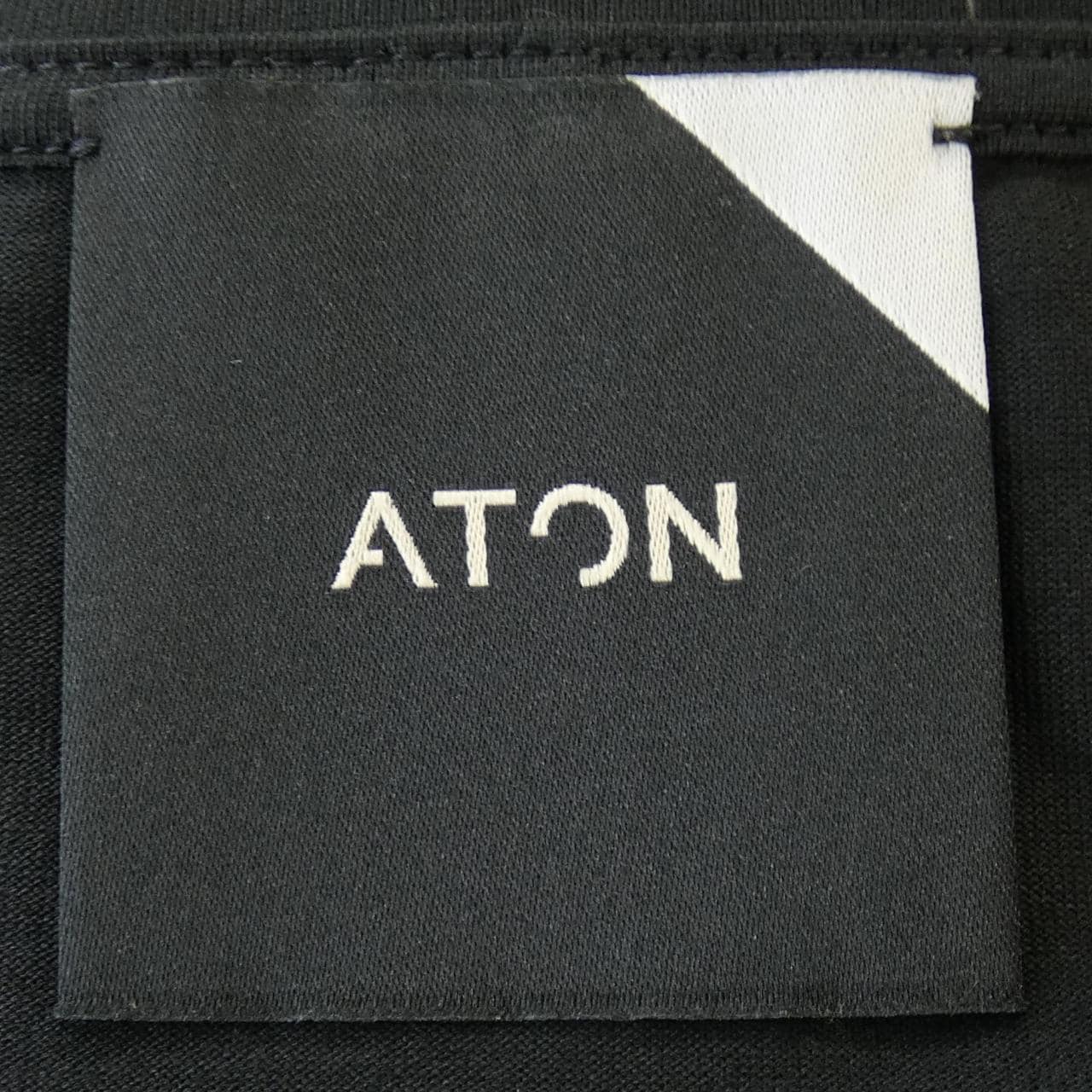 エイトン ATON トップス
